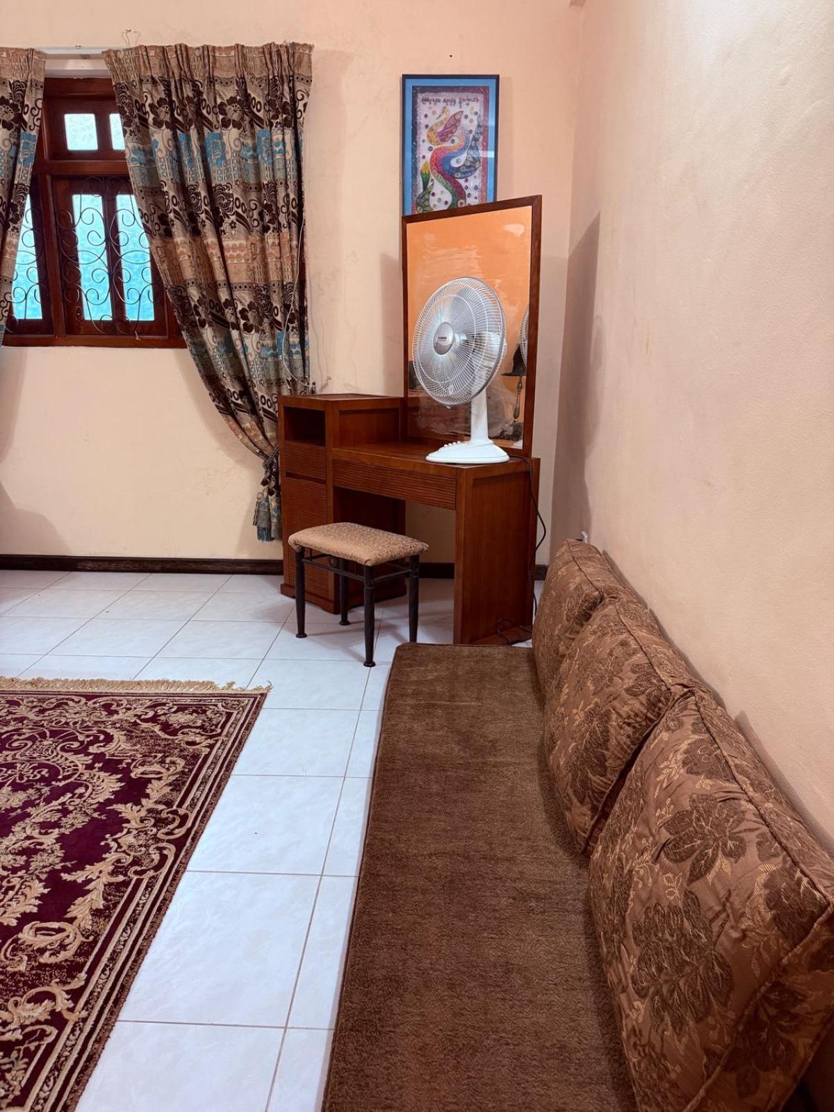 Resident View Homestay Канди Экстерьер фото
