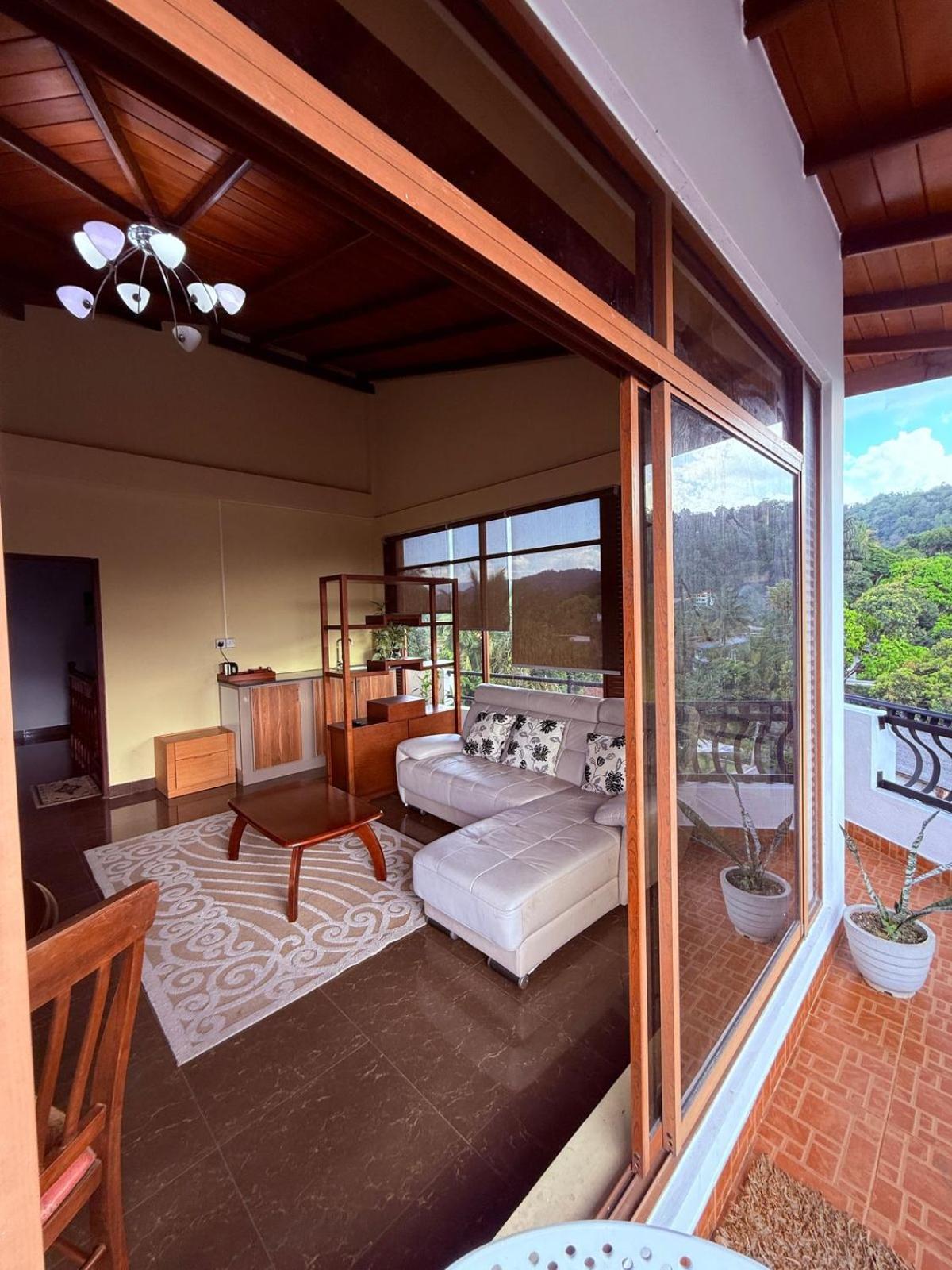 Resident View Homestay Канди Экстерьер фото