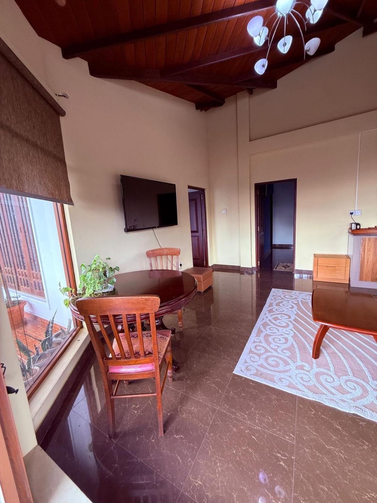 Resident View Homestay Канди Экстерьер фото