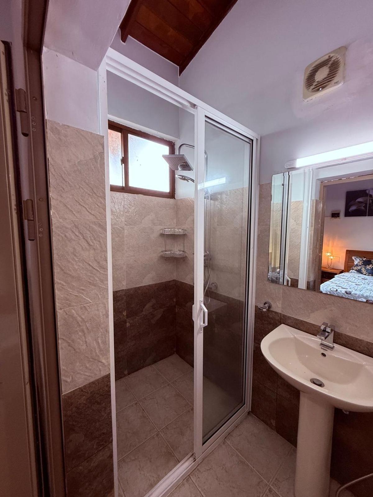 Resident View Homestay Канди Экстерьер фото