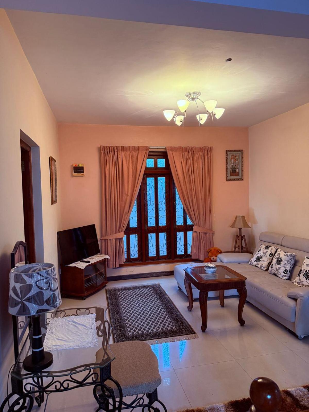 Resident View Homestay Канди Экстерьер фото