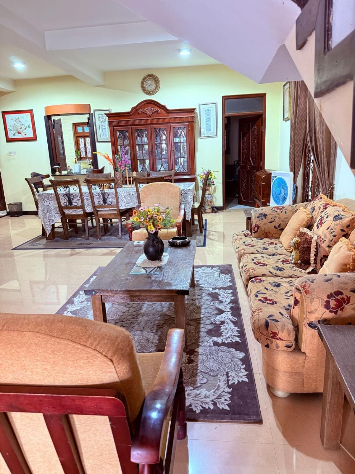 Resident View Homestay Канди Экстерьер фото