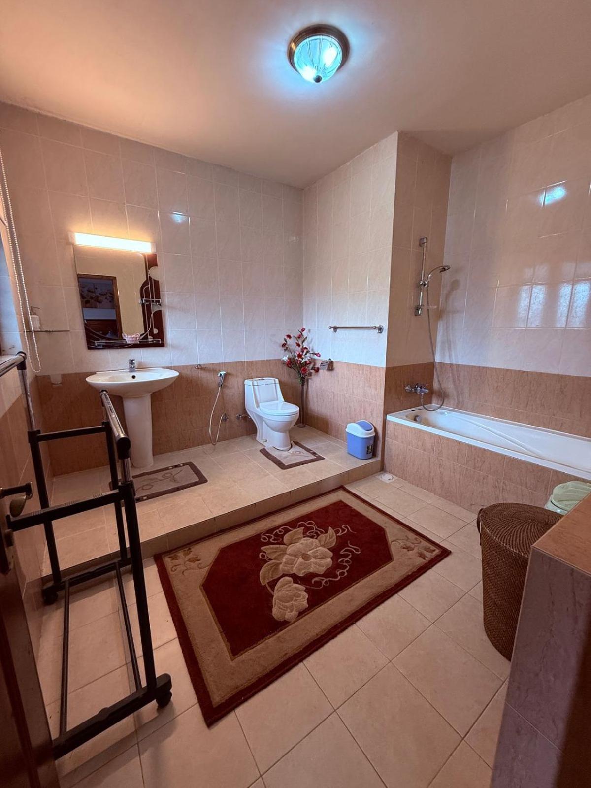 Resident View Homestay Канди Экстерьер фото
