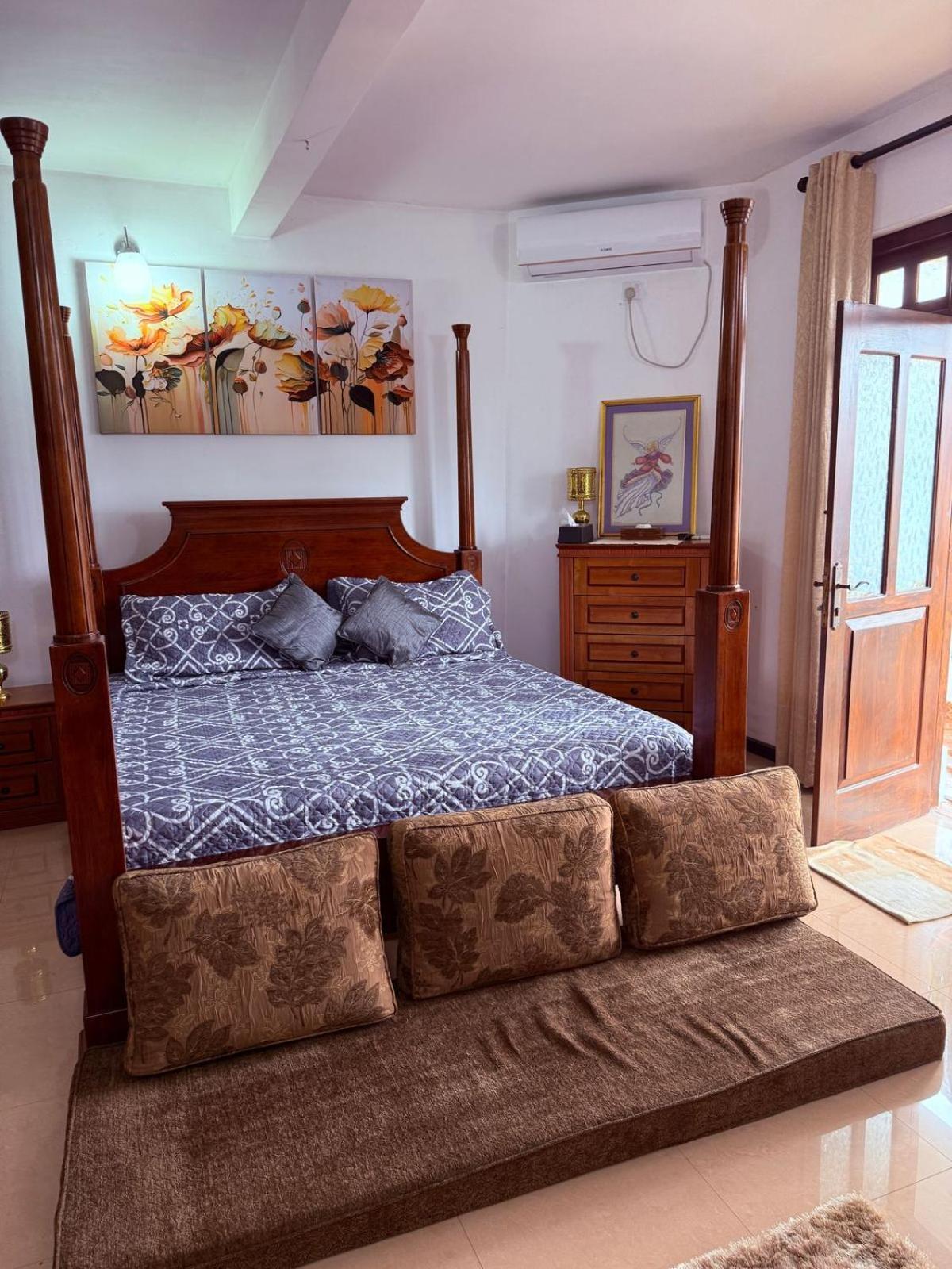 Resident View Homestay Канди Экстерьер фото