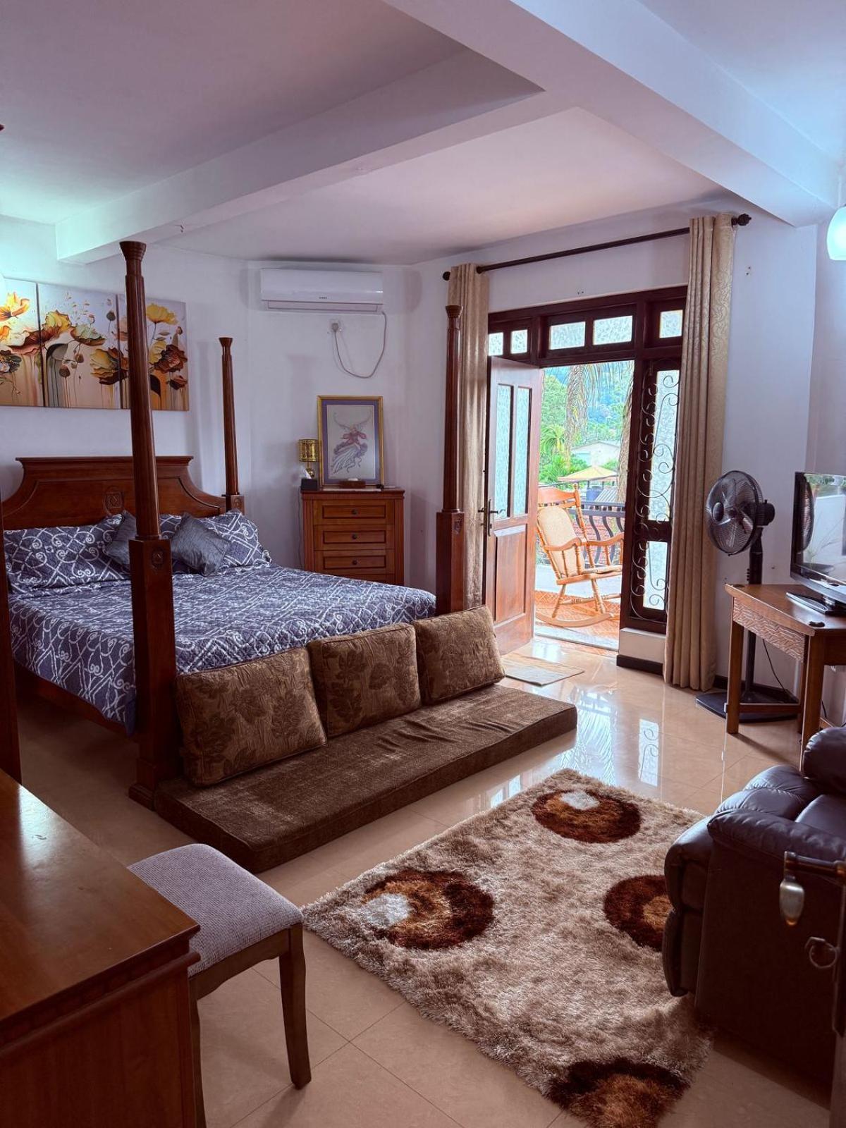 Resident View Homestay Канди Экстерьер фото