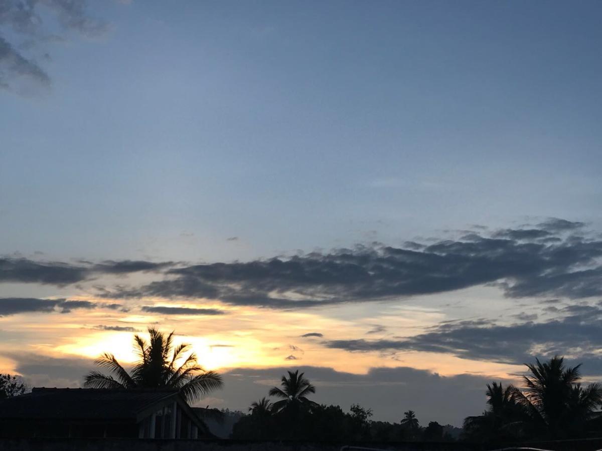 Resident View Homestay Канди Экстерьер фото