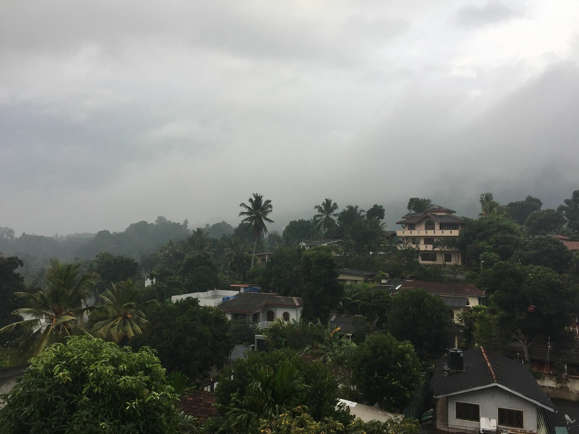 Resident View Homestay Канди Экстерьер фото