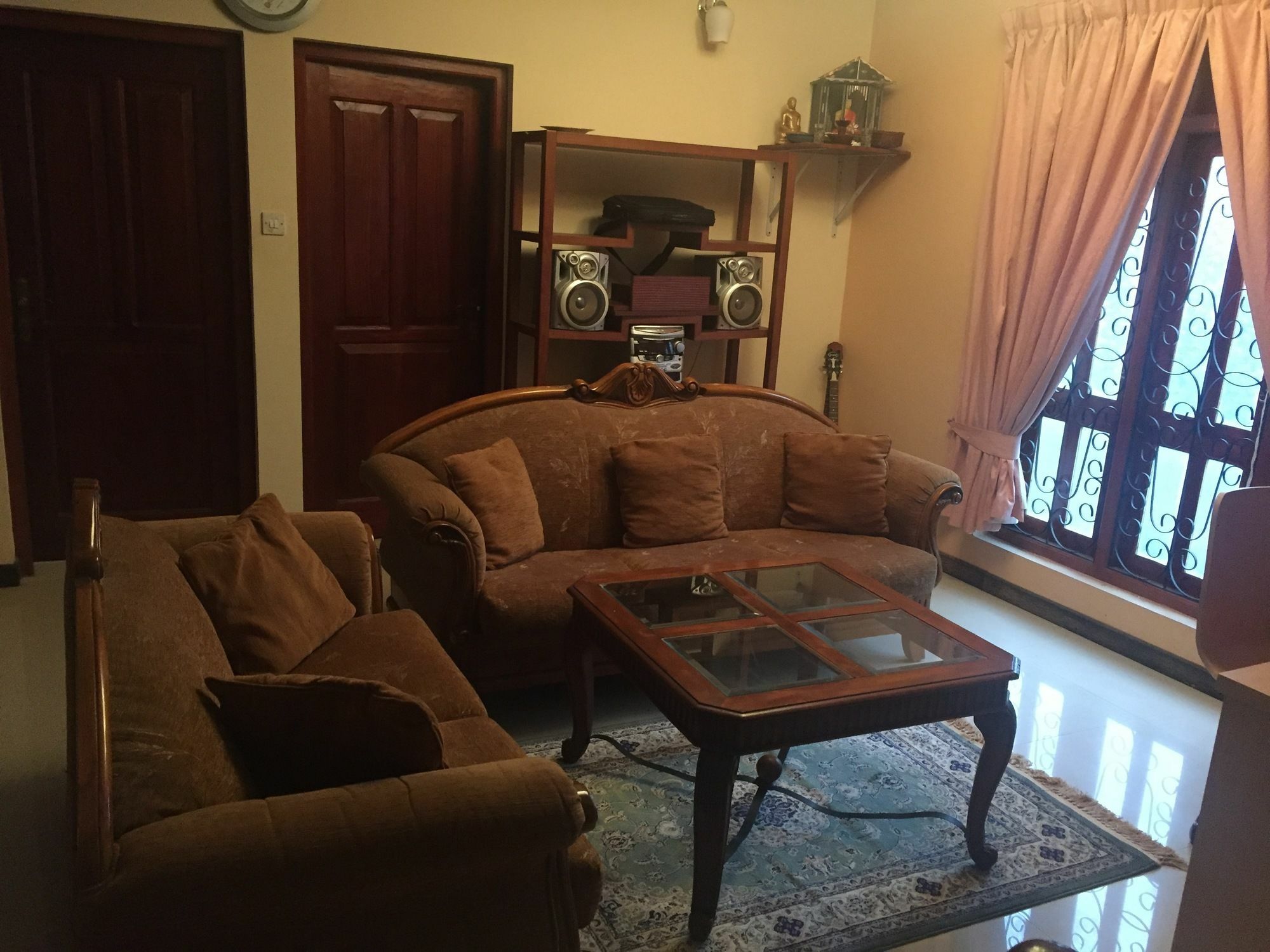 Resident View Homestay Канди Экстерьер фото