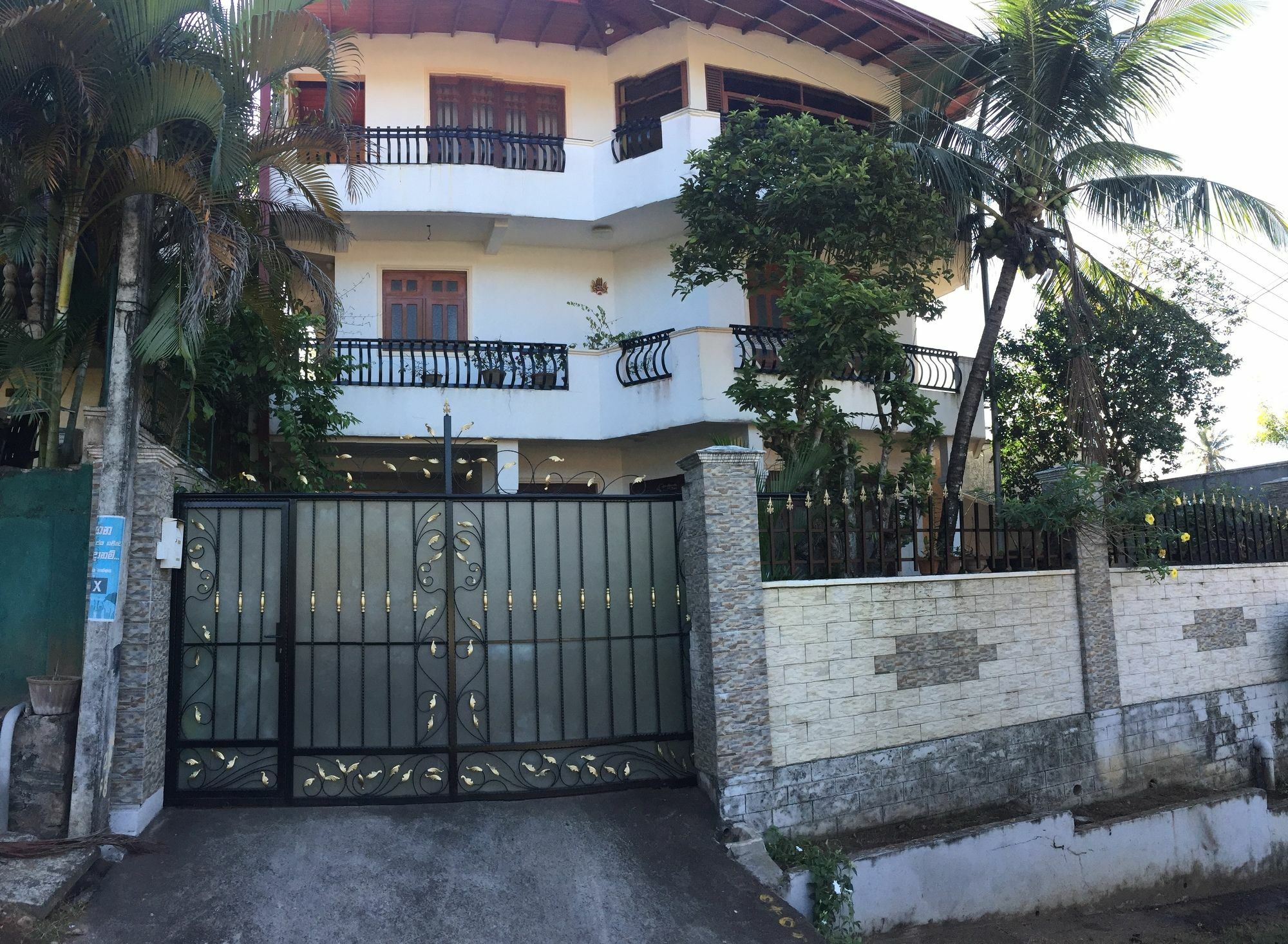 Resident View Homestay Канди Экстерьер фото