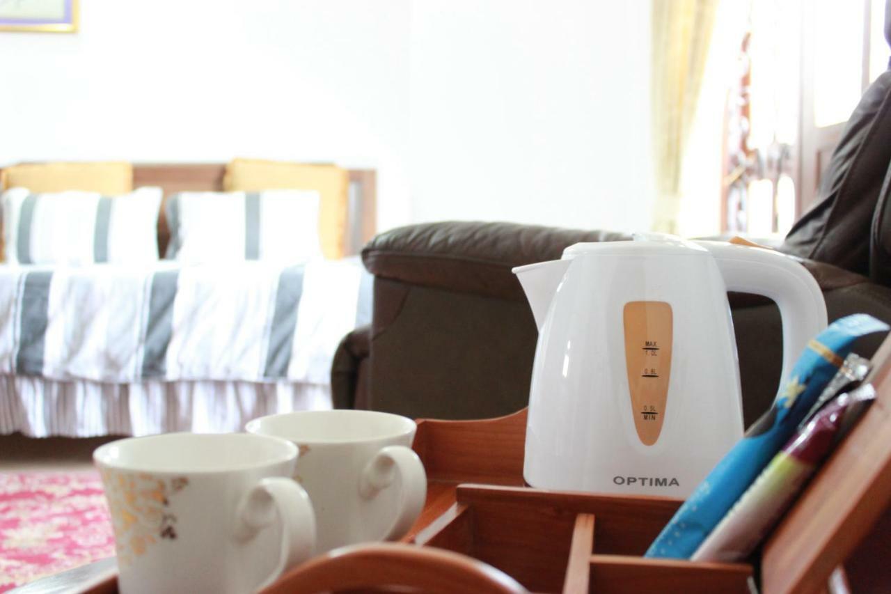 Resident View Homestay Канди Экстерьер фото
