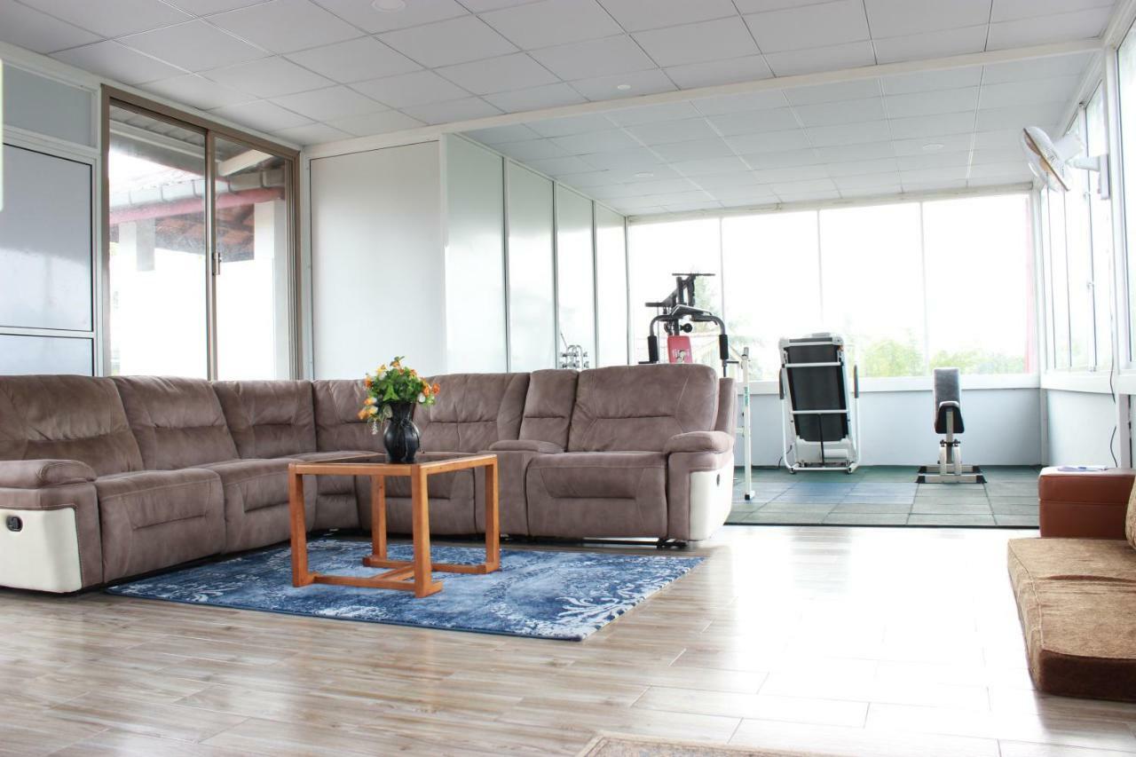 Resident View Homestay Канди Экстерьер фото
